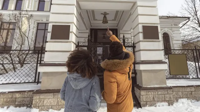 Couple ayant hérité d'une maison et qui ne savent pas comment gérer cet héritage