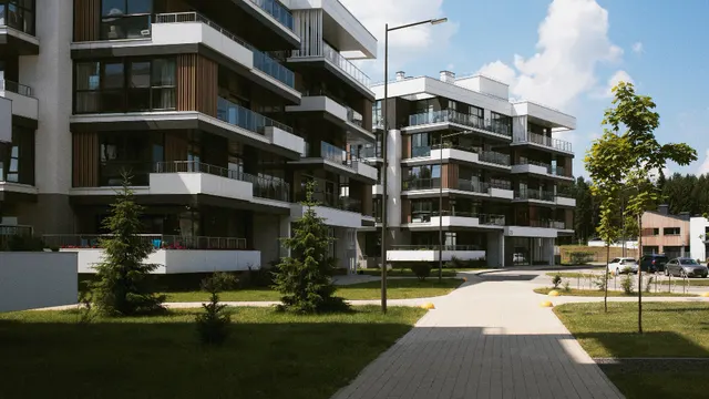 Batiments commerciaux achetés et loués par une SCPI
